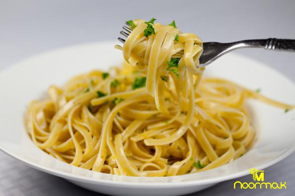 What are the Differences Between Alfredo and Fettuccine?